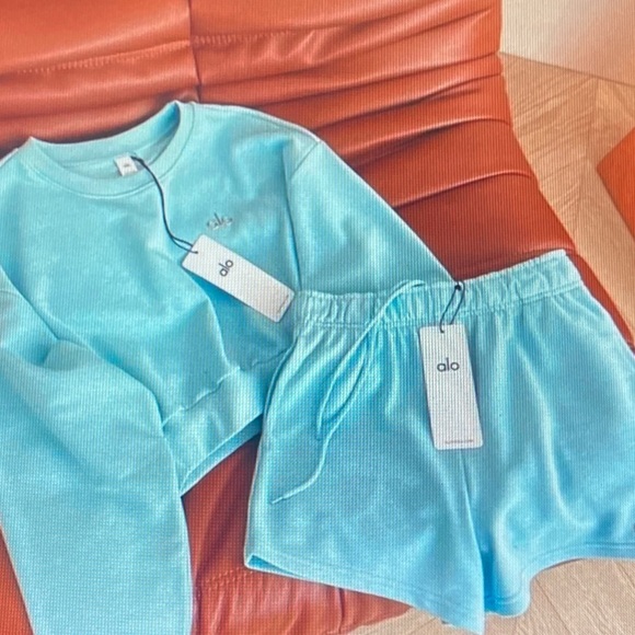 ALO Yoga Sweaters - ALO Yoga Aqua Blue Crewneck Top & Elastic Waist Shorts Set Size L